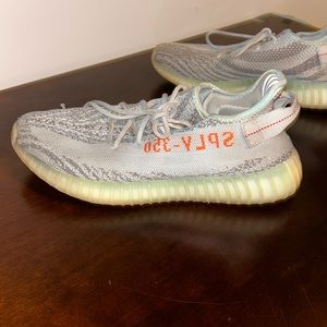 Yeezys Blue tint size 9